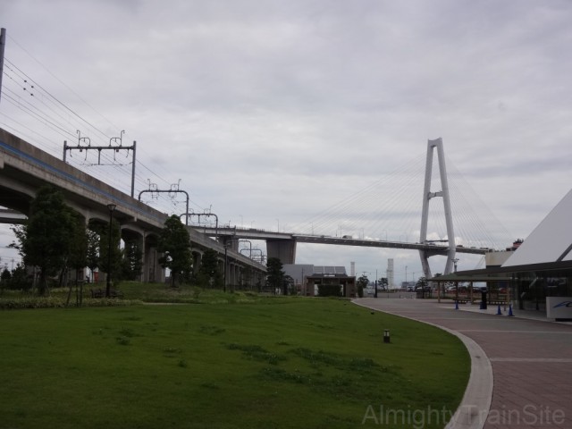 linear-tetsudo-kan-bridge